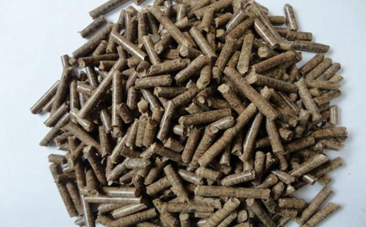 秸稈、鋸末、廢木頭等秸稈顆粒機加工成顆粒狀的生物質(zhì)燃料